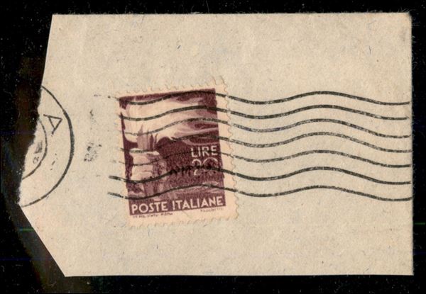 1945 - 20 lire Democratica (561) con stampa difettosa sul valore su frammento - non catalogato